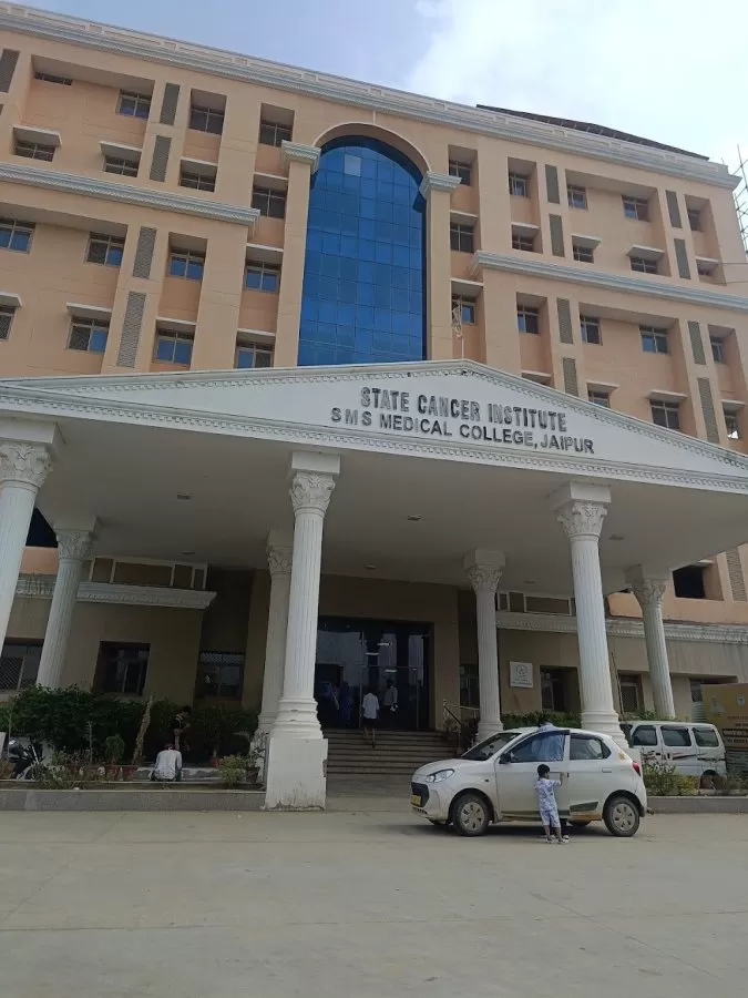 State Cancer Institute SMS MEDICAL COLLEGE - Photo 1