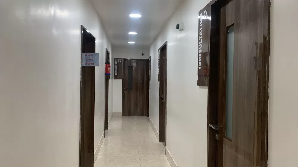 Apollo Clinic, Vivekananda Road Offers MRI, CT Scan, Ultrasound, X-Ray, FibroScan, Dermatology, EEG, Dental, and Blood Test - Photo 3