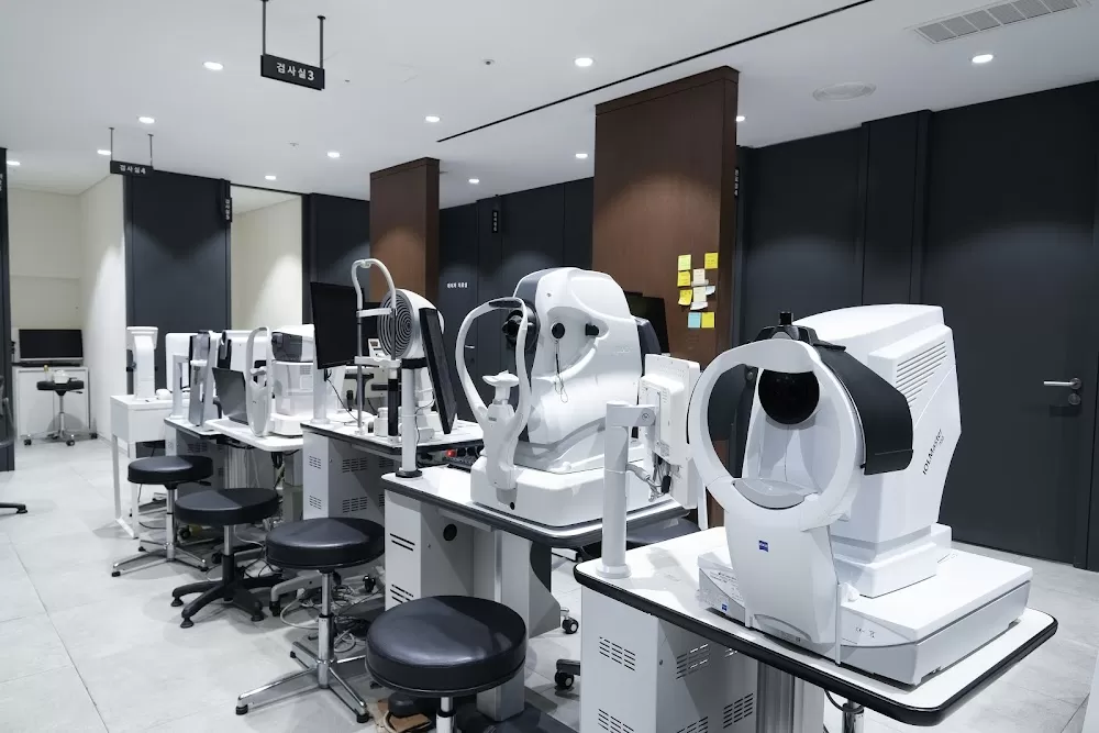 SNU Eye Clinic - Photo 2