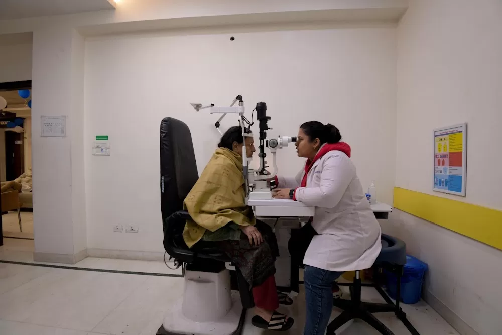 Cataract Surgery Specialists at Eye-Q Hospitals in Gurgaon - Photo 3