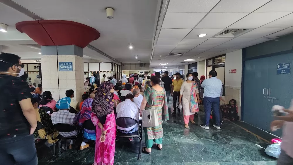 Advanced Eye Centre, PGIMER, Chandigarh - Photo 8