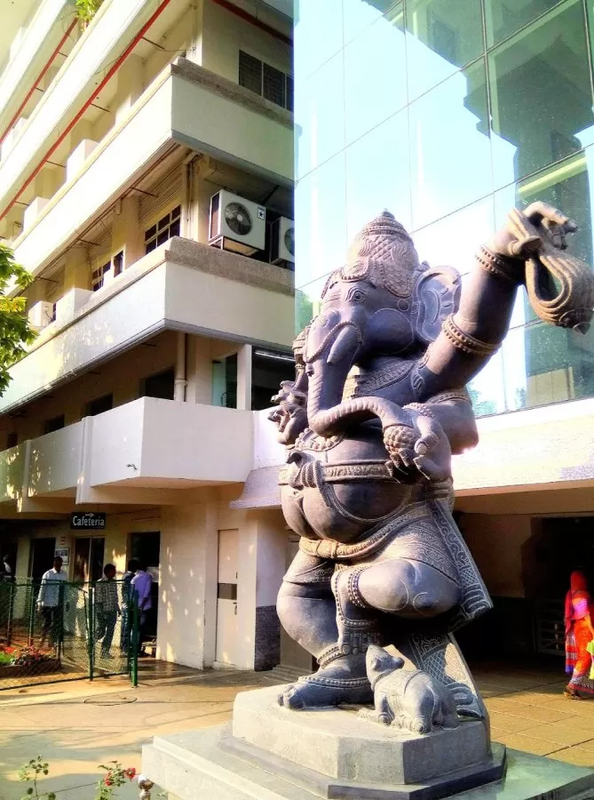 L V Prasad Eye Institute - Photo 7