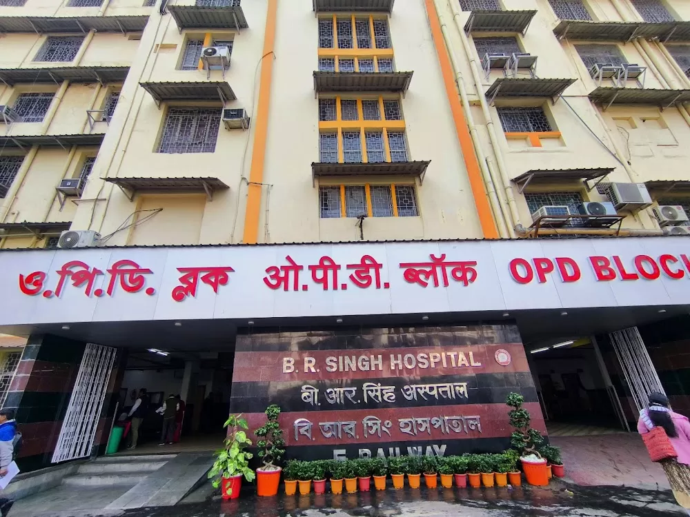 B. R. Singh Hospital (Eastern Railway) - Photo 2