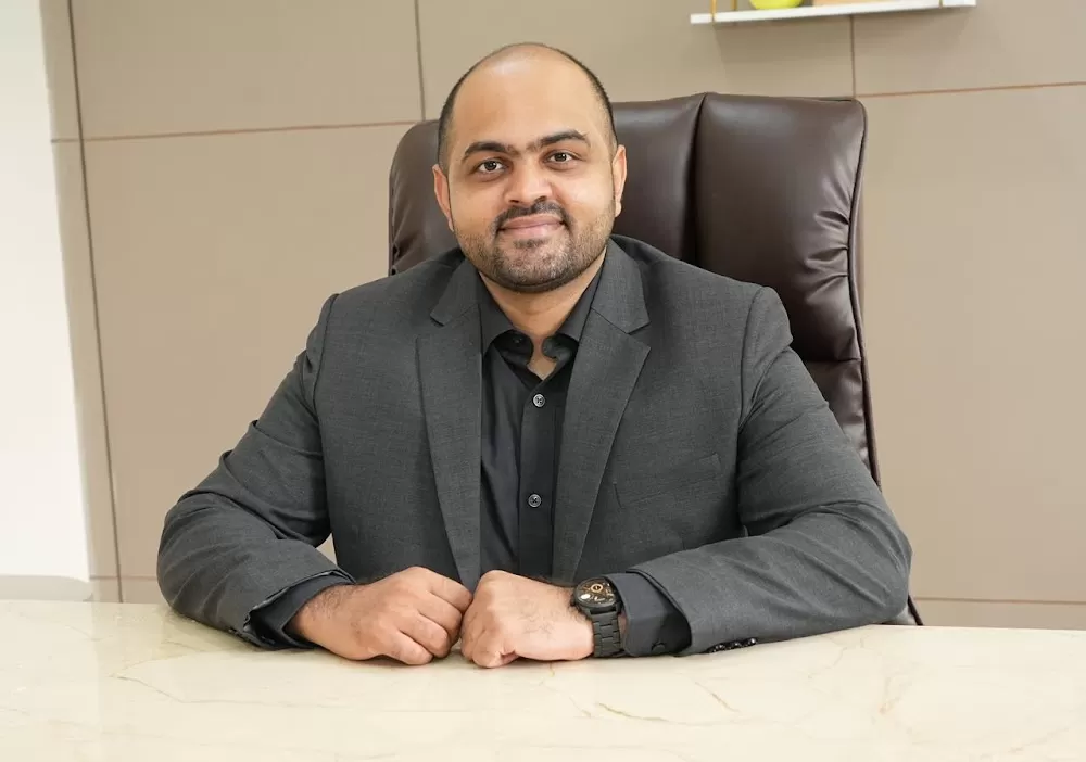 Dr. Zubin Shah - Photo 6