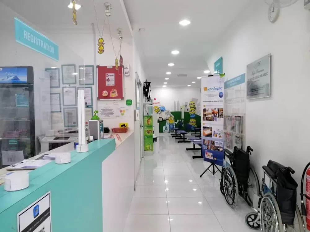 Careclinics Bukit Beruang - Photo 1