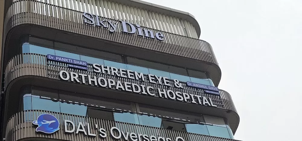 Shreem Eye & Orthopaedic Hospital | Orthopaedic Hospital in Vadodara Robotic Knee Replacement in Vadodara - Photo 6