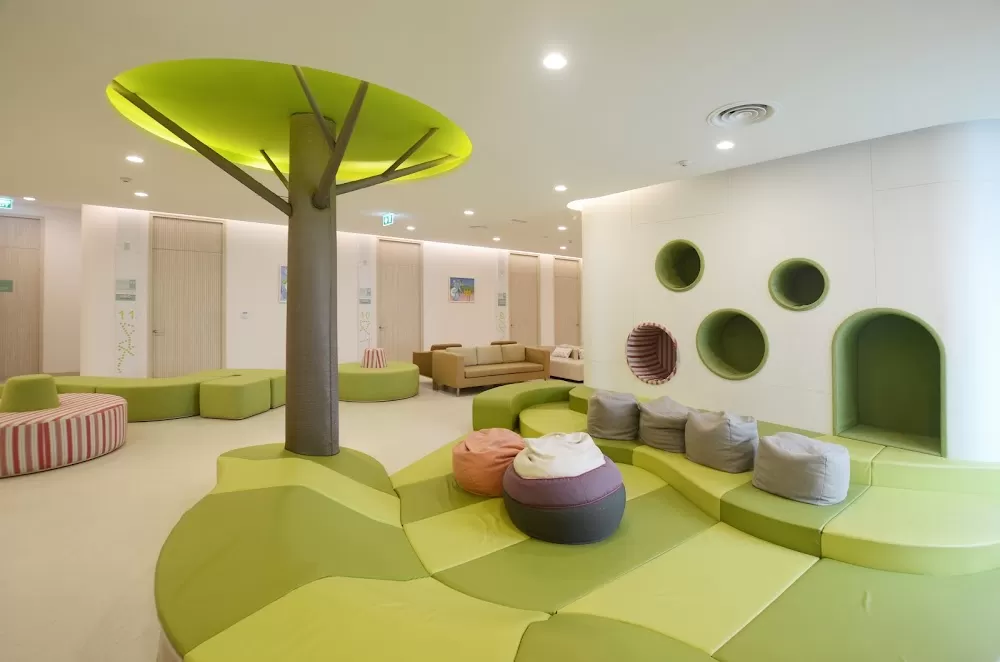 Manarom Hospital - Photo 4