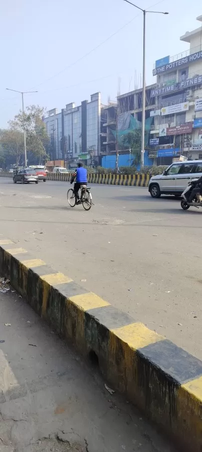 Noida sector 12 - Photo 2