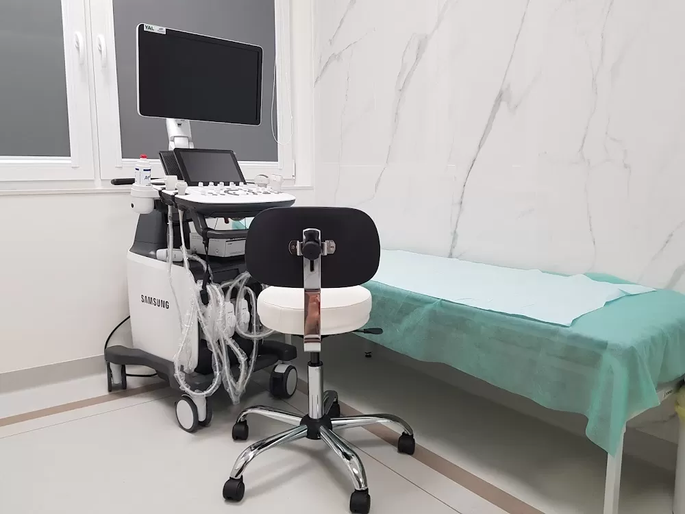 Centrum Medyczne PRZYLESIE CLINIC - Jabłonna/Legionowo Lekarze specjaliści - przychodnia - LASEROTERAPIA - Photo 2