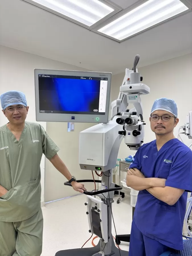 Dr. David W. Woo Eye Specialist | 邬文伟眼科专科医生 - Photo 7
