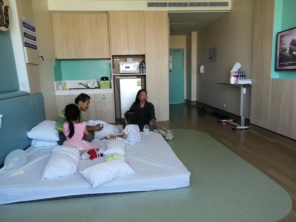Bangkok Hospital KhonKaen - Photo 5