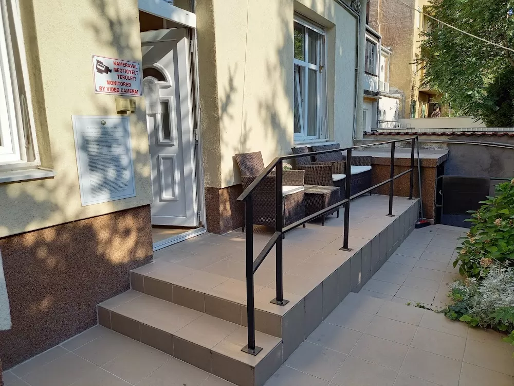 Buda's Private Medical Center - Photo 3