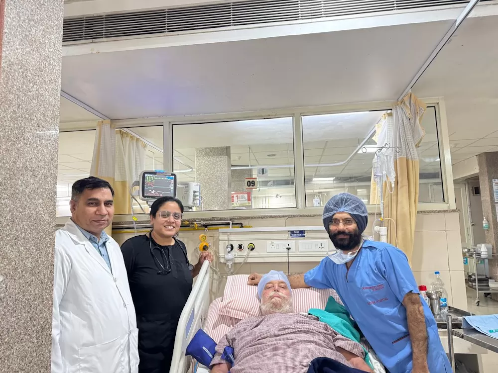 𝗗𝗿. 𝗣𝗮𝗿𝗮𝗺𝗷𝗲𝗲𝘁 𝗦𝗶𝗻𝗴𝗵 -Best Laparoscopic Surgeon/Best General Surgeon/ Best Proctologist/ Best Piles Surgeon - Photo 1