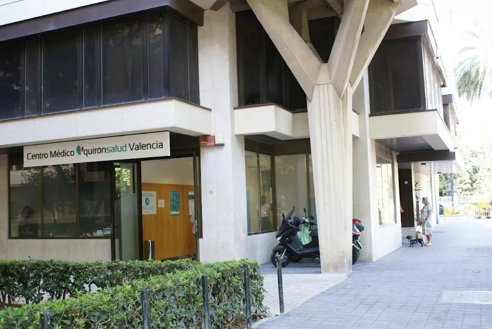 Centro Médico Quirónsalud Blasco Ibáñez - Photo 2