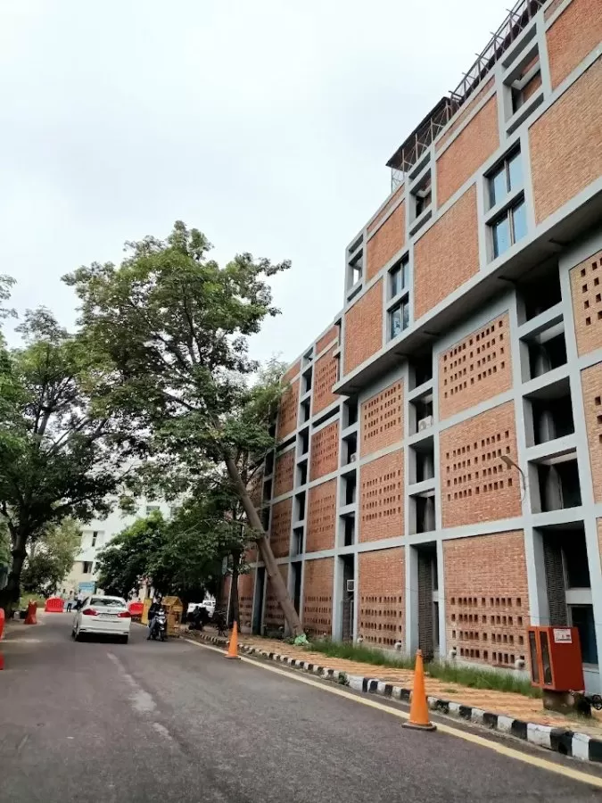 Kalawati Saran Children's Hospital - Photo 3