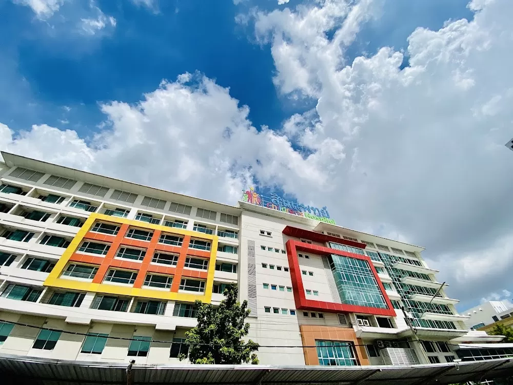 Synphaet Ramintra Hospital - Photo 3