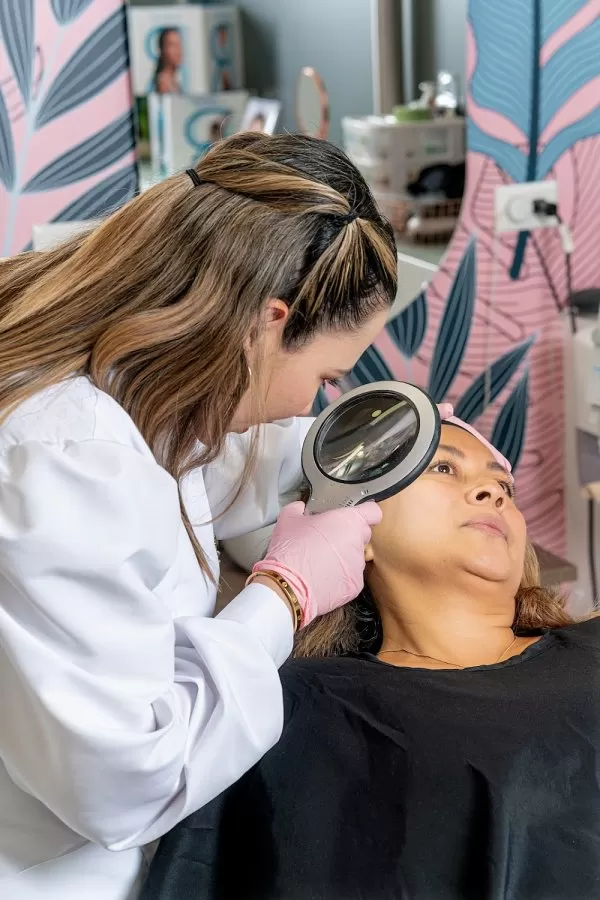 NATHALIE QUIROZ V - DERMATÓLOGA - Photo 6