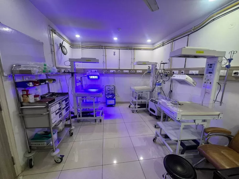 SR HOSPITAL & MATERNITY CENTRE - Photo 1