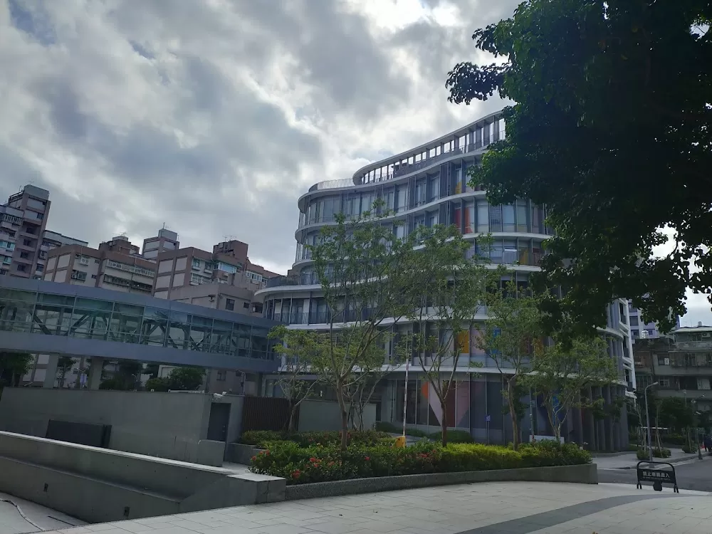 蔡萬才癌症大樓 - Photo 4