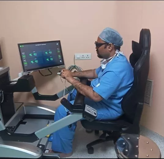 Dr. Lalit Banswal - Best Cancer Specialist in Pune | Chief Cancer & GI Surgeon | Laparoscopic & Robotic Surgeon in Pune - Photo 3