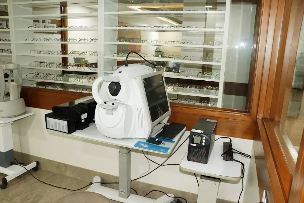 Dr. Tushar Bhatt – Refractive Surgeon | Cataract Surgery | Lasik Eye Surgeon | Keratoconus Eye in Satellite Ahmedabad - Photo 5