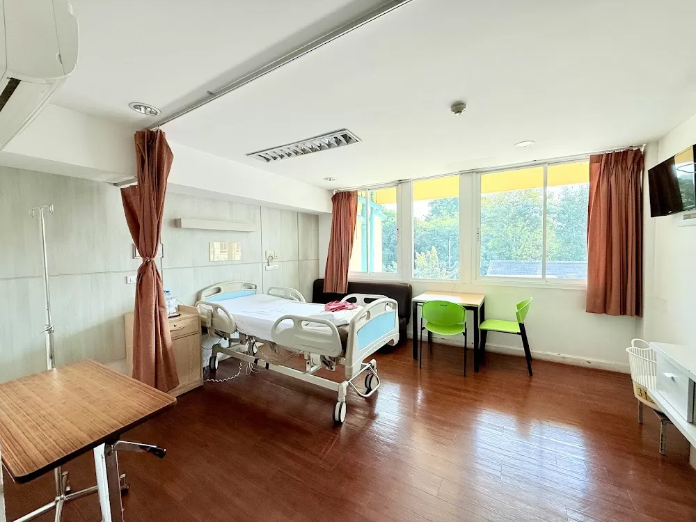 Phaetpanya Hospital - Photo 4