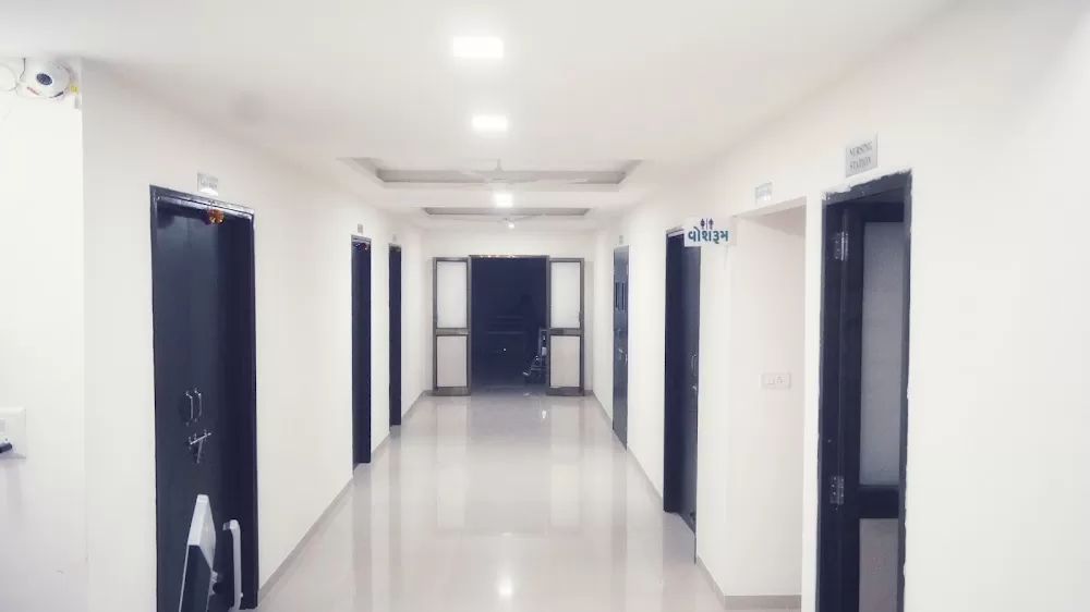 Sanidhya Orthopaedics Hospital (Treatment center of Bone Fracture, Arthritis, Backpain,Sports Injuries & Joint Replacement) - Photo 6