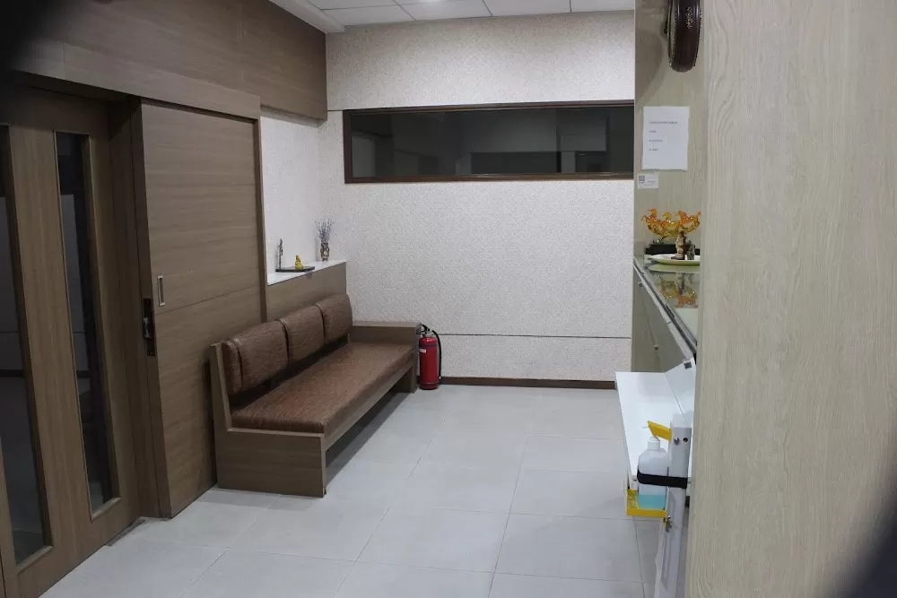 NANAVATY HOSPITAL - Photo 8
