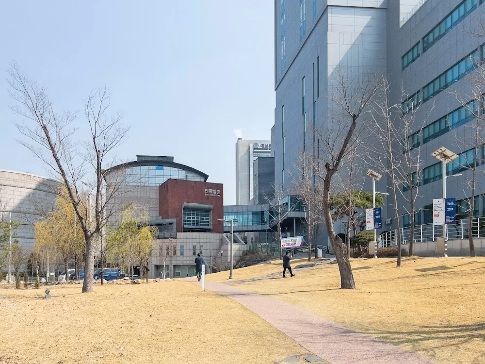 Severance Eye Hospital - Photo 5