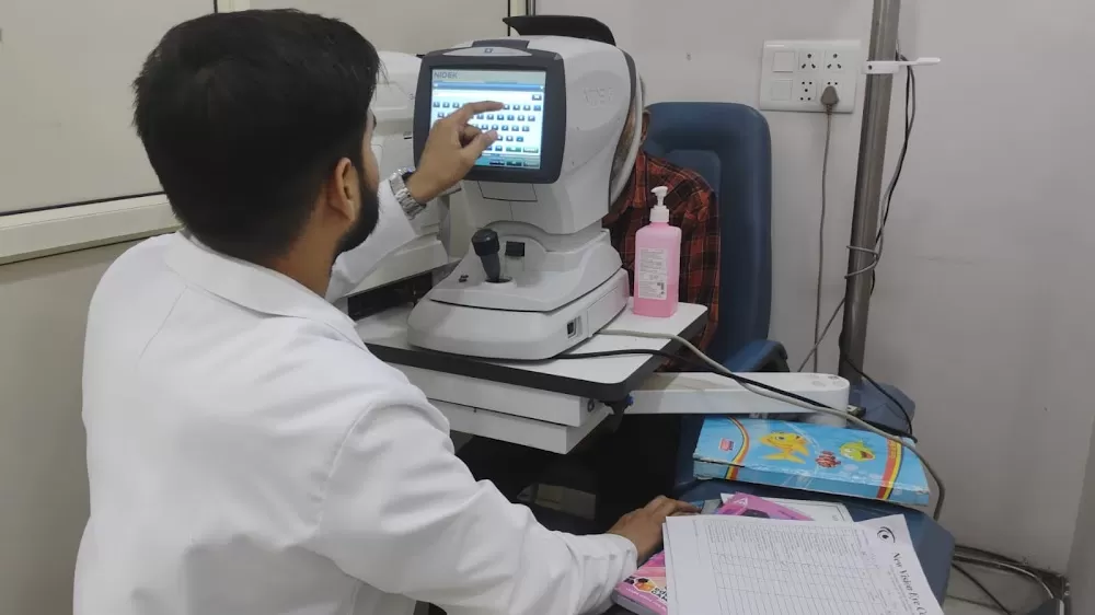 Dr Manik Mittal (New Vision Eye Centre) - Photo 4