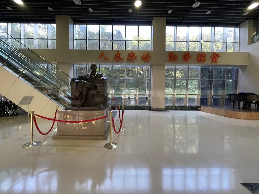 Keelung Chang Gung Memorial Hospital & Lovers Lake Branch - Photo 4