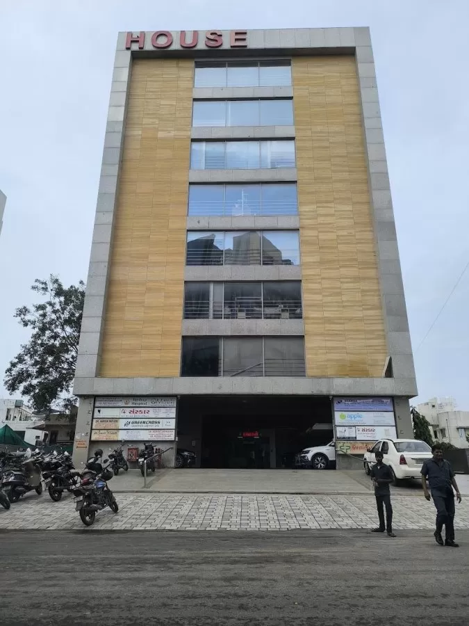 Apple Children Hospital-Best Child specialist and PICU and NICU- children kidney hospital - chandkheda - Photo 5