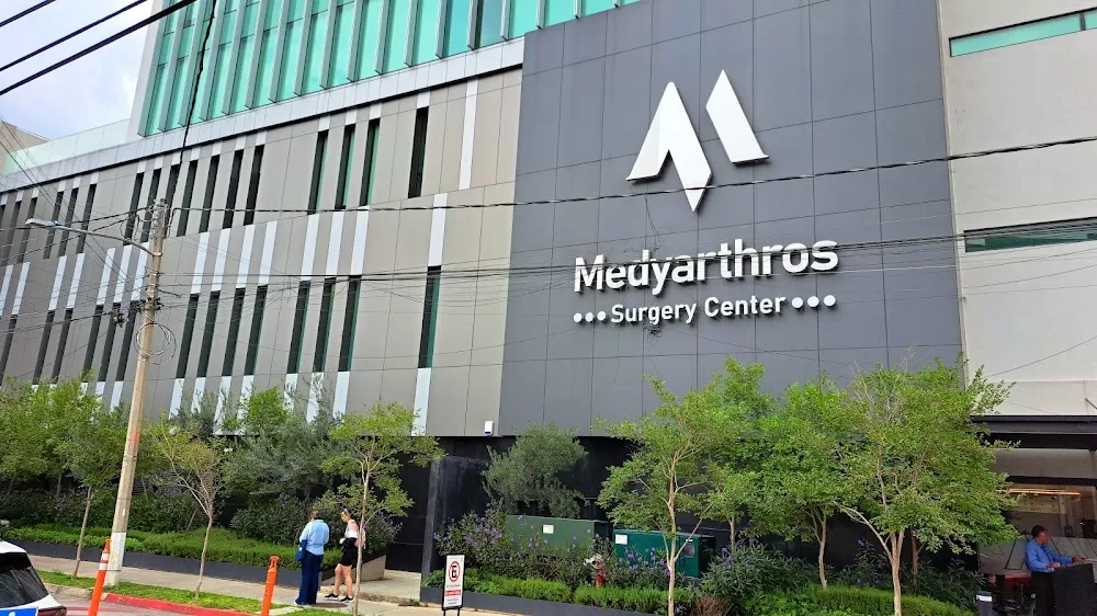 MEDYARTHROS Surgery Center - Photo 5