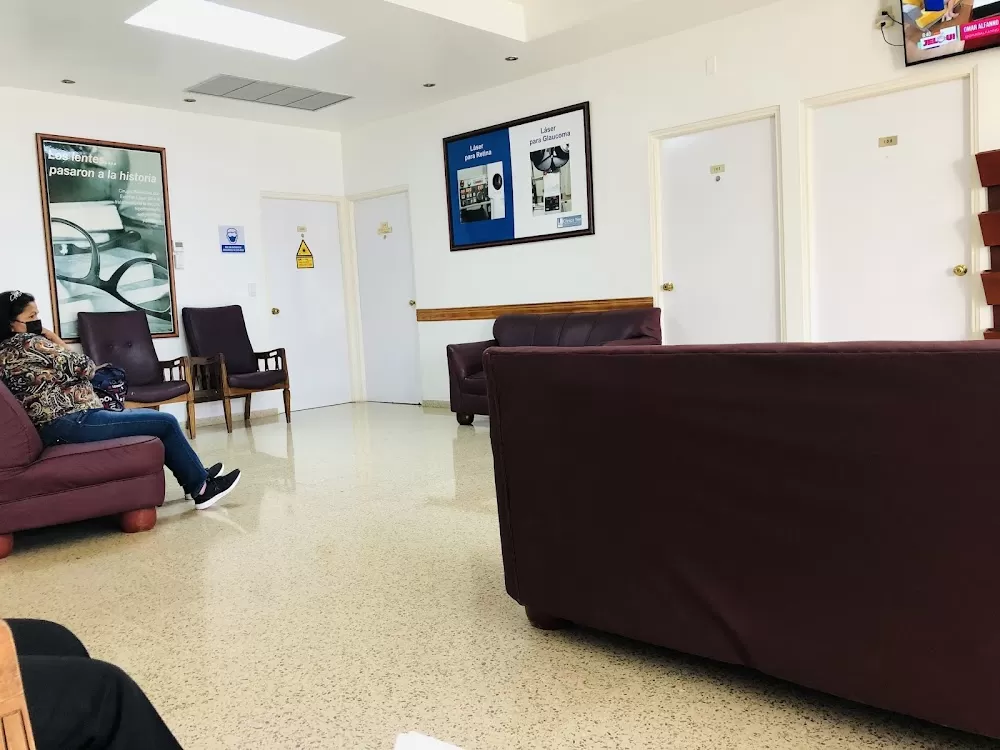Clinical Yee - Ocular Microsurgery Institute - Photo 6