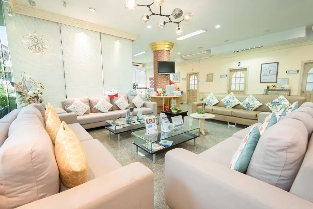 Chiangmai Dental Hospital - Photo 1
