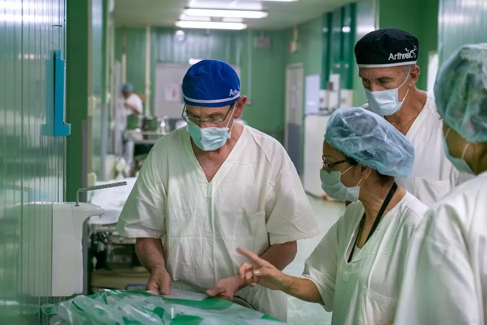 AV Medical Group – Traumatología Barcelona | Centro Médico Teknon - Photo 7