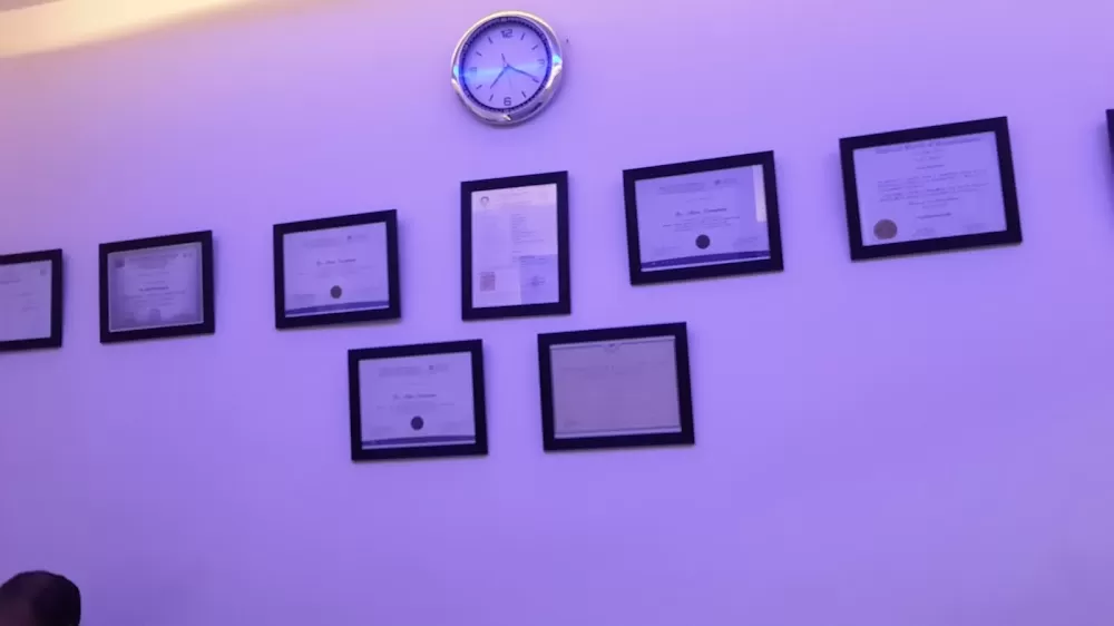 H P Eye & Retina Care Group Dr Amit Srivastava Lalghati eye doctor - Photo 8