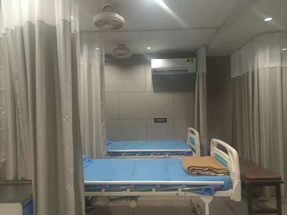 Lady Doctor – Dr. Ruchi Gupta For Piles /Fissure / Pinodial Sinus in Rohini - Photo 1