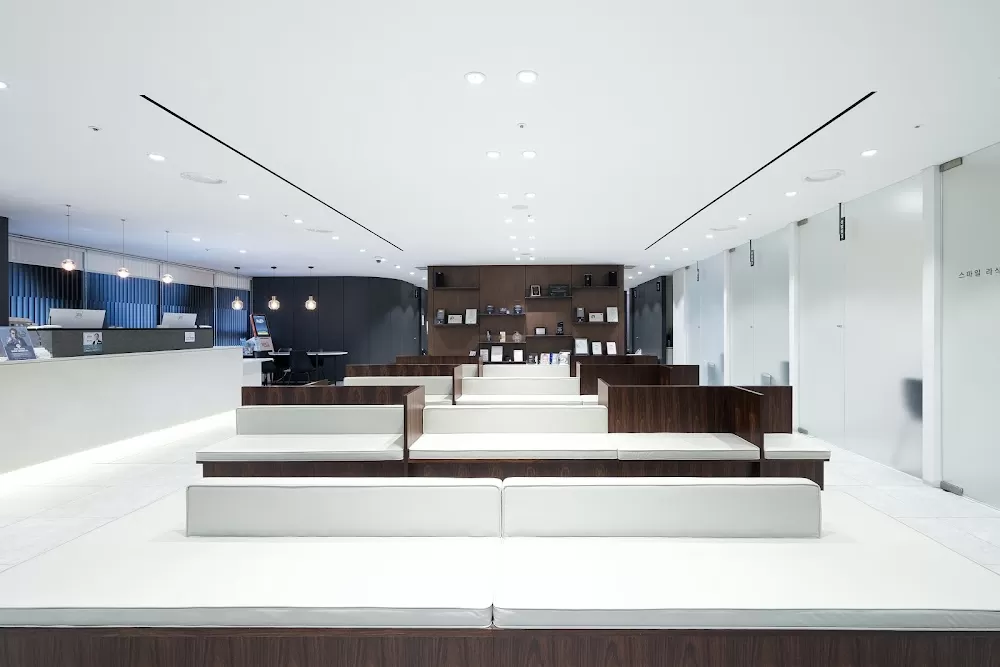 SNU Eye Clinic - Photo 1