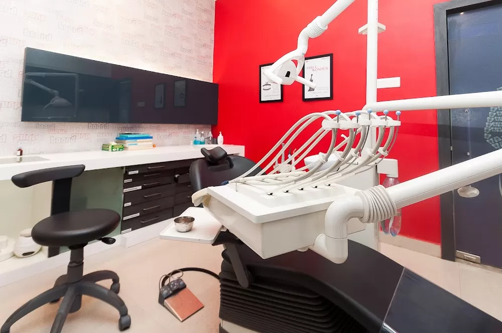 Apollo Dental Clinic, Nungambakkam | Best Dental Clinic in Chennai | Root Canals, Aligners, Implants, Crowns - Photo 2