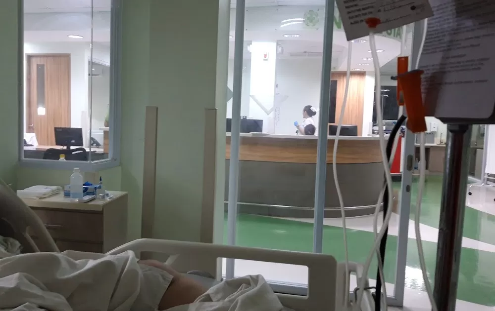 De Los Santos Medical Center - Photo 3