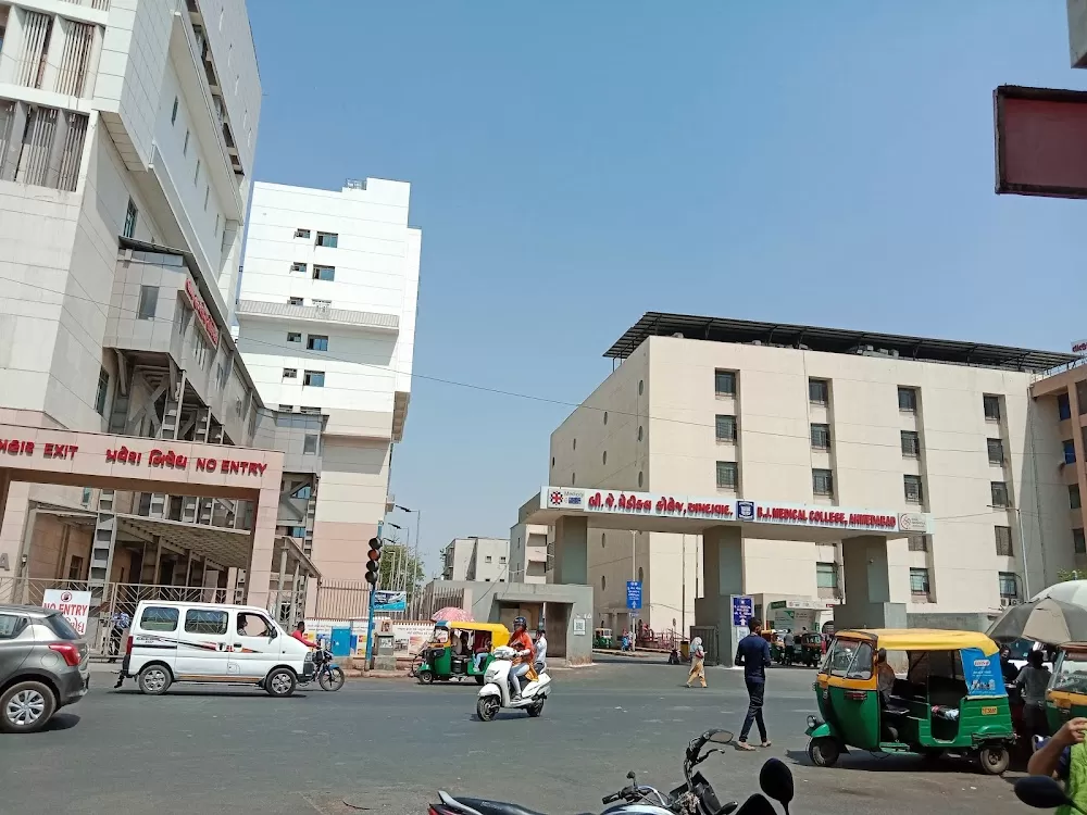 U N Mehta Institute of Cardiology & Research Centre - Photo 6