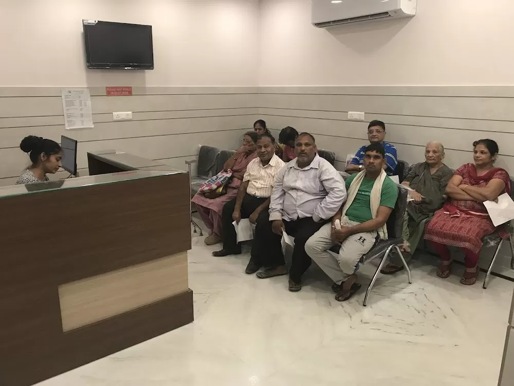 Dr Manik Mittal (New Vision Eye Centre) - Photo 7