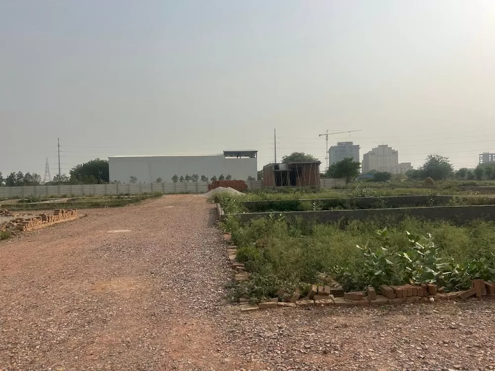 Noida sector 12 - Photo 5