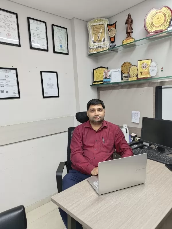 Dr. Nitin Singhal Robotic Cancer Surgeon - Photo 2