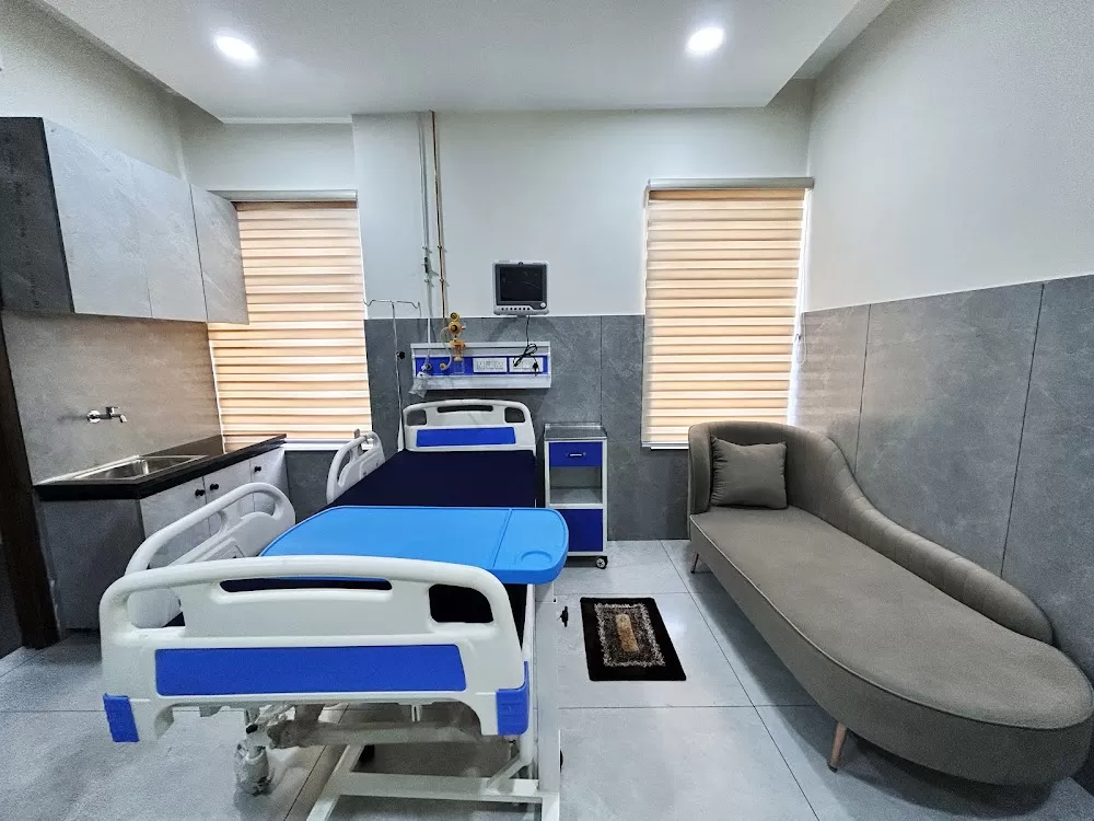 Preet Multispeciality Hospital & Surgical Centre | Orthopedic Doctor | Gynaecolgist | Laparoscopic Surgeon |Knee Replacement - Photo 4