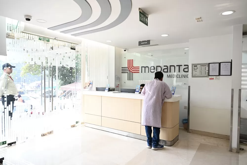 Medanta Mediclinic - Defence Colony - South Delhi - Photo 2
