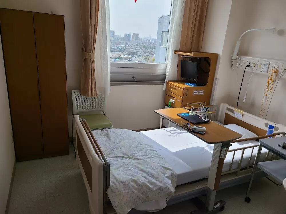 Tokyo Dental College Ichikawa General Hospital - Photo 1