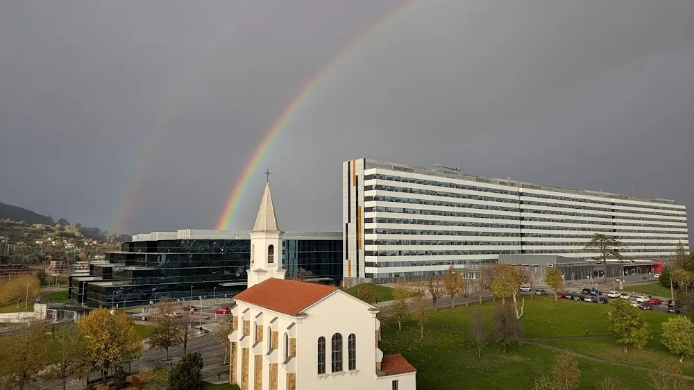 Central University Hospital of Asturias - Photo 7