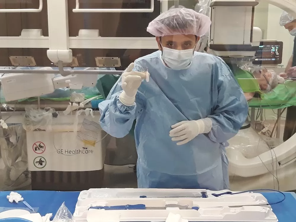 Dr Maulik Parekh - TAVR / TAVI, MitraClip, Angioplasty expert - Photo 1
